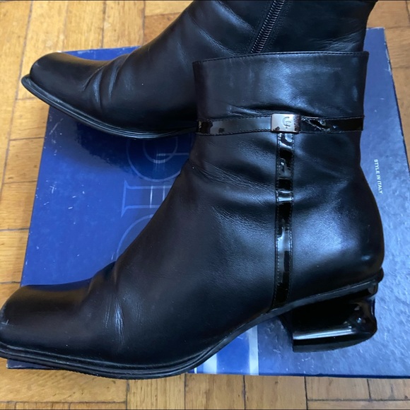 Black leather ankle boots - Picture 3 of 10